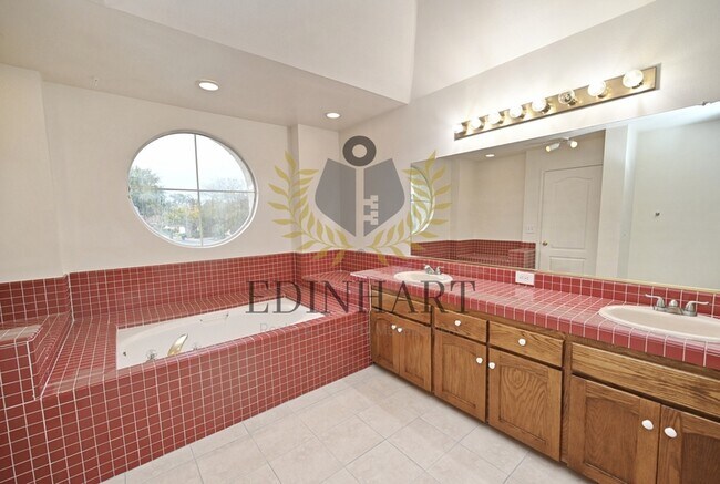 Building Photo - 2233 E Christopher Dr