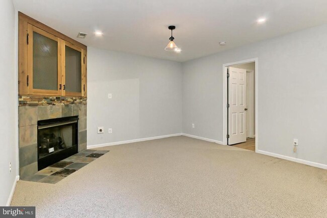 Building Photo - 1024 N Monroe St