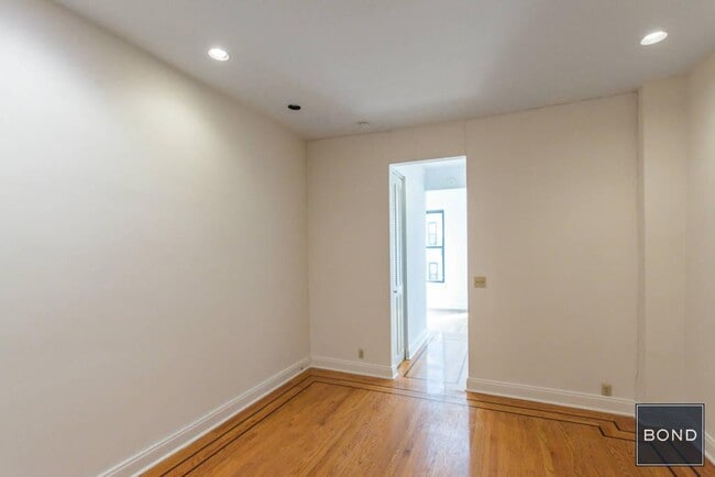 Building Photo - 330 E 93rd St