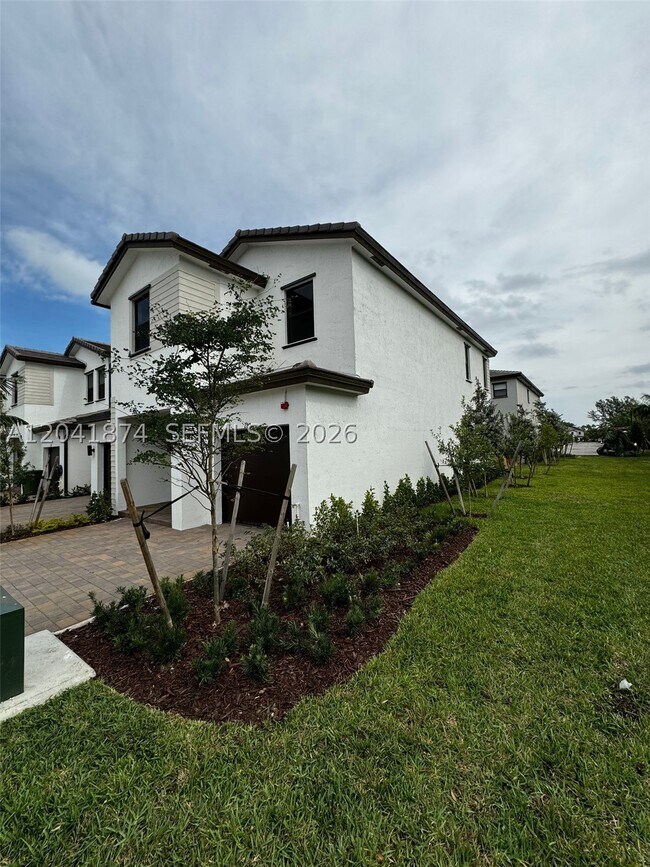 Building Photo - 285 SW 159th Dr