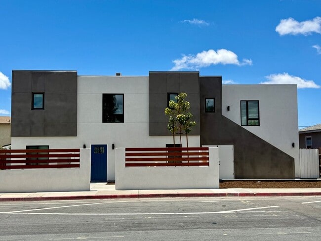 Building Photo - 1022 47th St