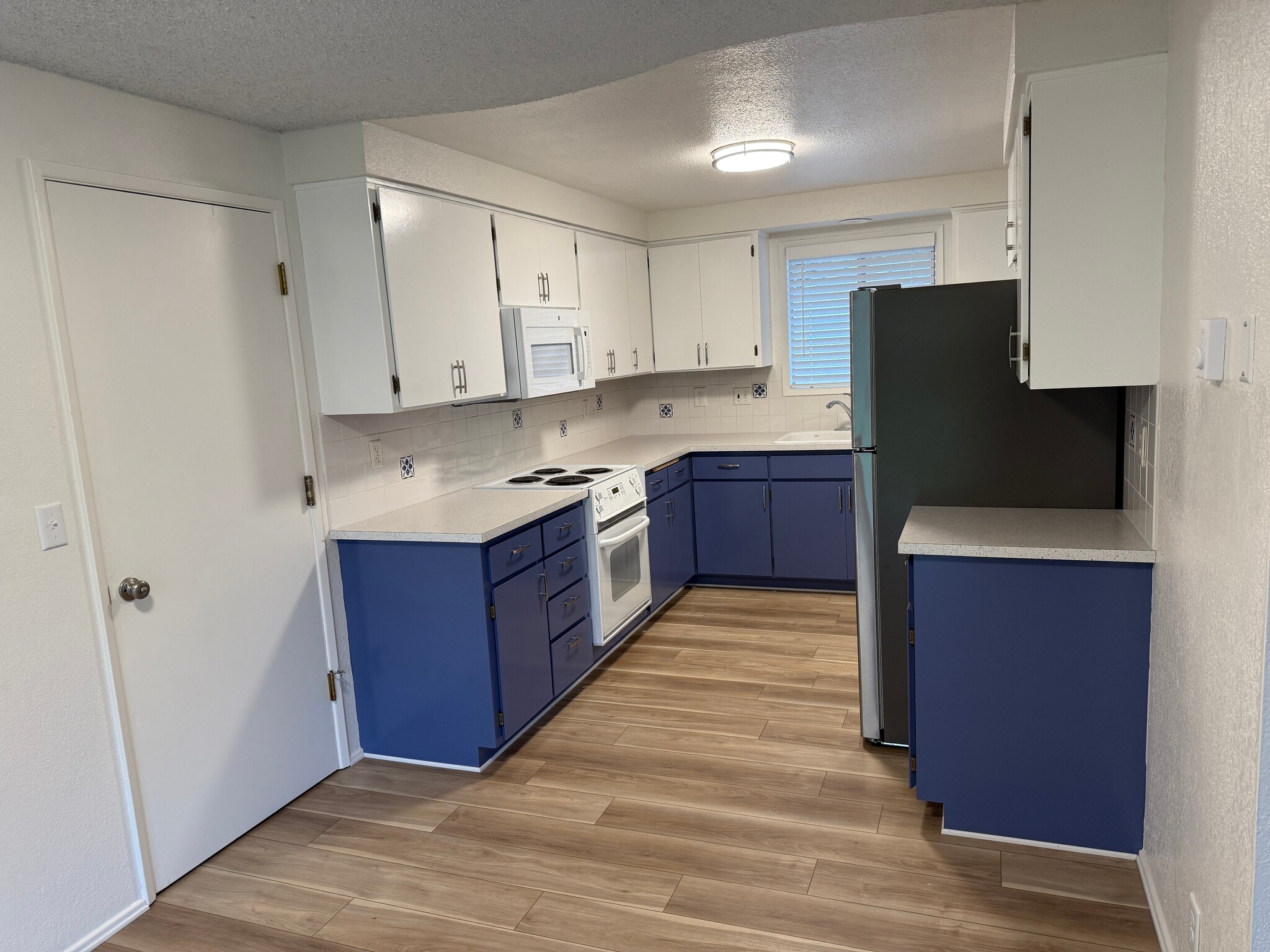 New fridge and dishwasher. - 1981 Orr Ln