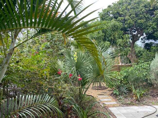 Building Photo - 831 Biscayne Dr