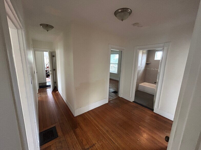 Building Photo - 27R Albion St