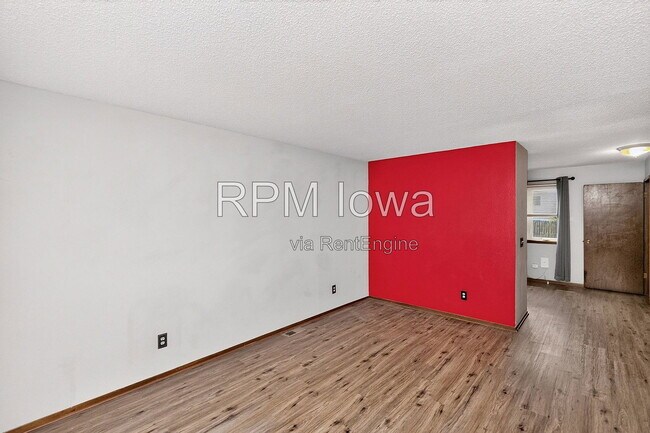 Building Photo - 1614 NW Applewood St