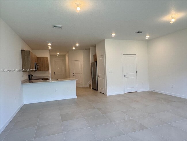 Building Photo - 178 NE 14th St