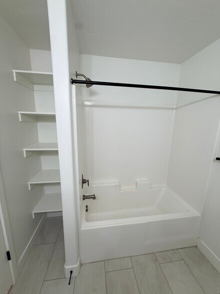Building Photo - 551 S 1020 W