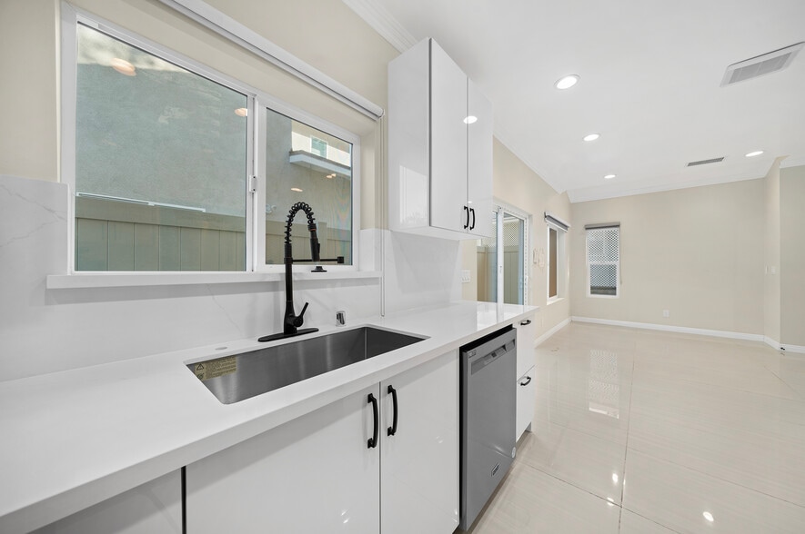 Building Photo - 342 Pasadena Ave