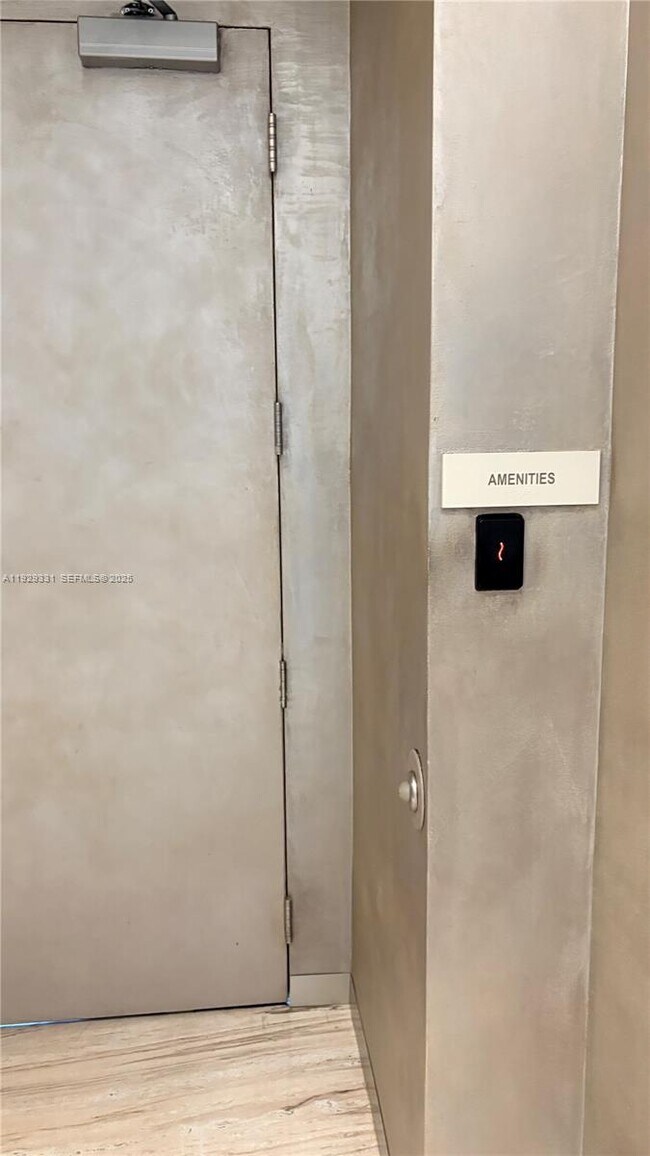 Building Photo - 1000 Brickell Plaza