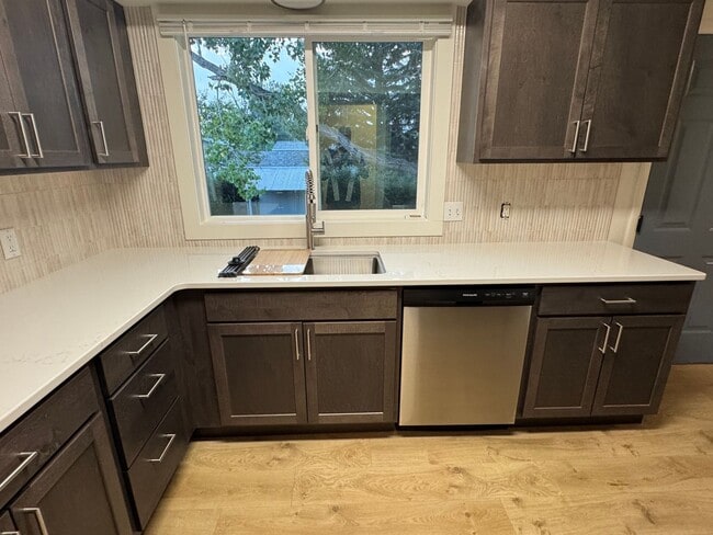 Building Photo - FULLY GUTTED & RENOVATED 5-Bedroom Home in...