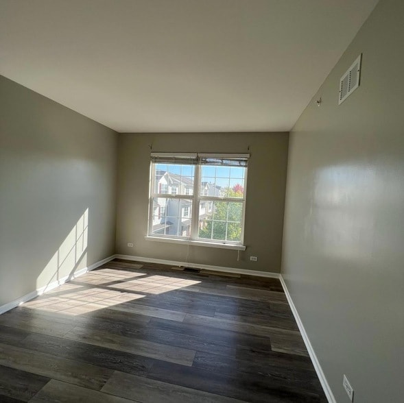 Building Photo - 1169 Shorewood Ct