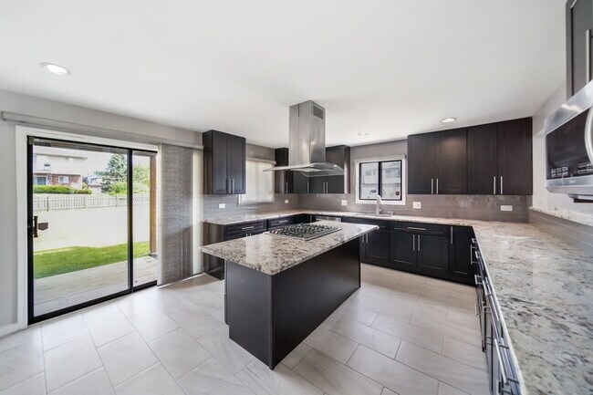 Building Photo - 309 Starling Ct