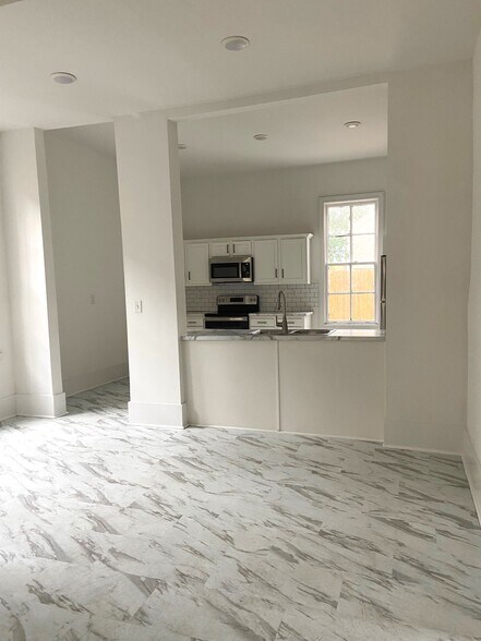 Building Photo - 1716 14th Ave S