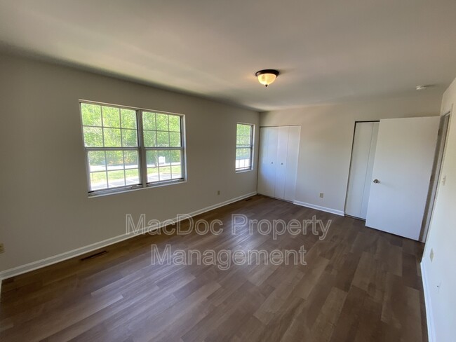 Building Photo - 104 Kings Mill Dr