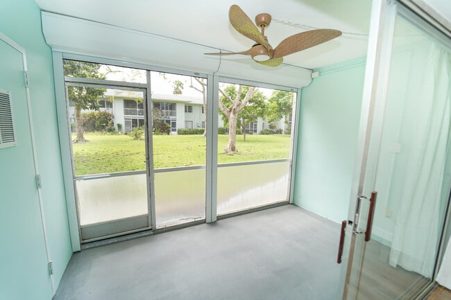 Building Photo - 2660 SW 22nd Ave