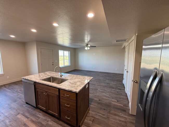 Building Photo - Eastside View Townhomes