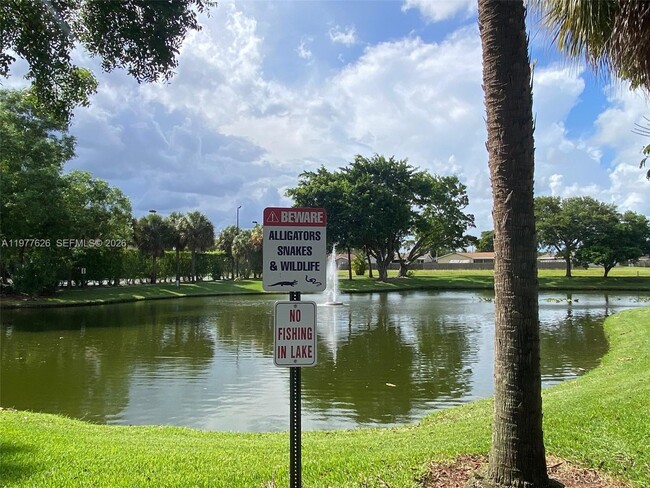 Building Photo - 9999 Summerbreeze Dr