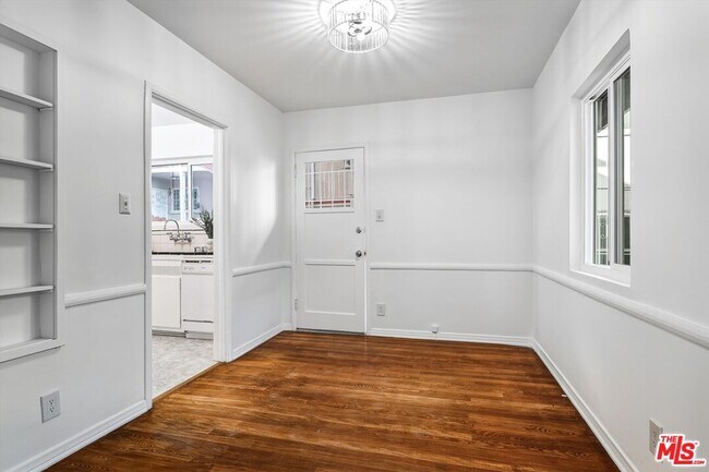 Building Photo - 1319 S Mansfield Ave