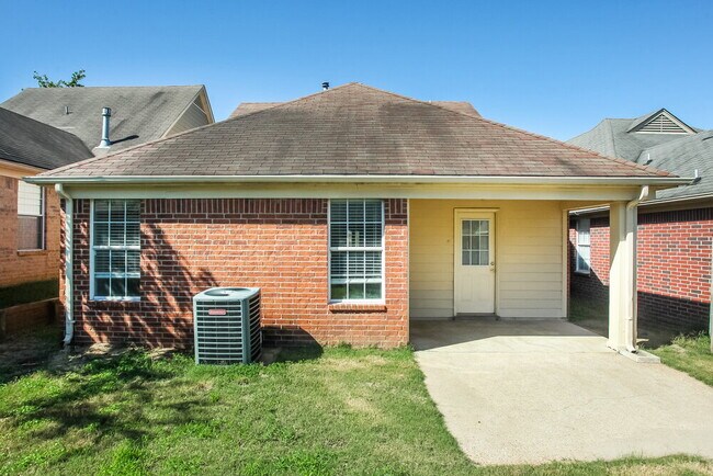 Building Photo - 2806 Maggie Woods Ln