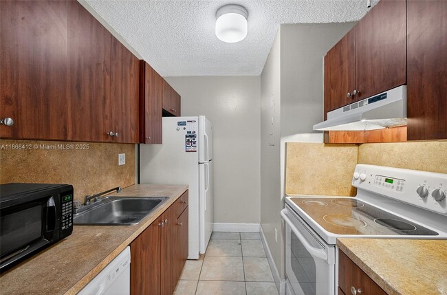 Building Photo - 7421 SW 152nd Ave