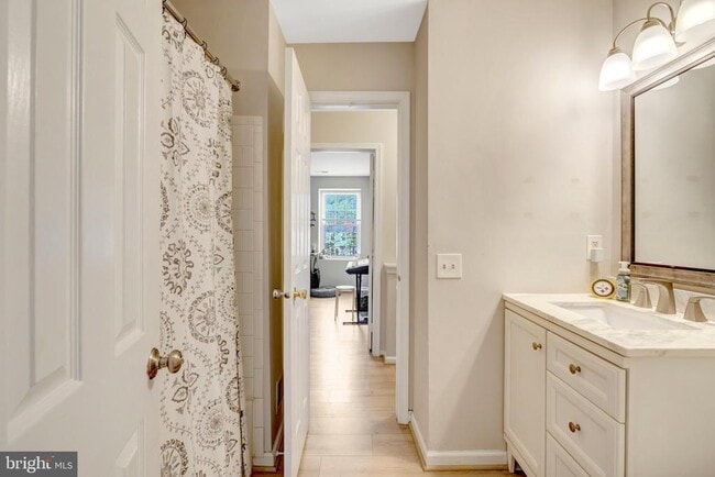 Building Photo - 14831 Basingstoke Loop