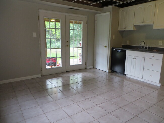 Building Photo - 22025 Evergreen Mills Rd