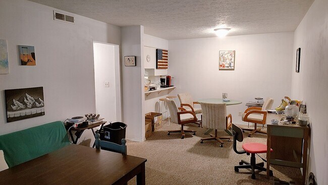 Building Photo - 320 Brown St St