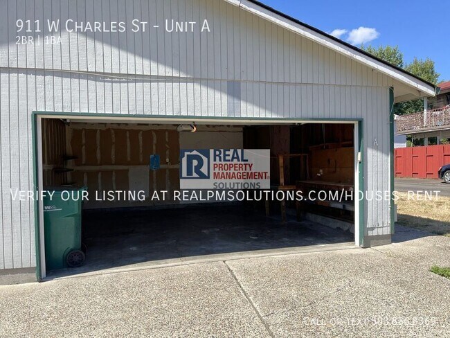 Building Photo - 911 Charles St