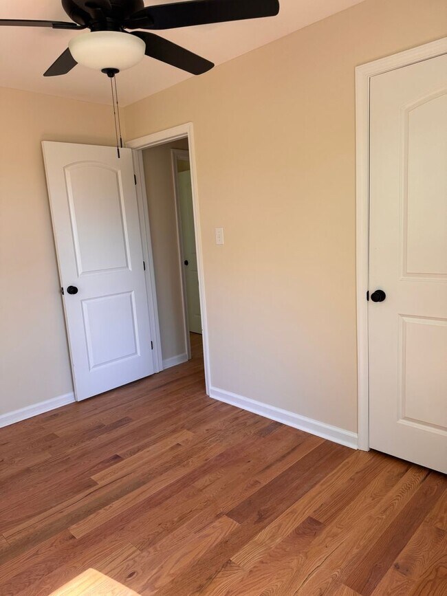 Building Photo - 3 Bedroom || 1 Bathroom - Single Family Home