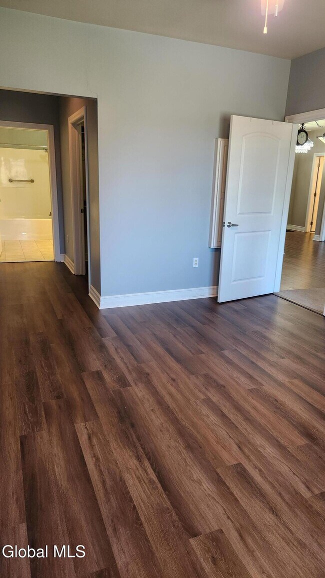 Building Photo - 8 Wall St