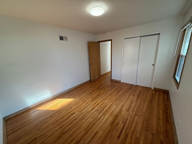 Building Photo - 3BR off 50th and Center