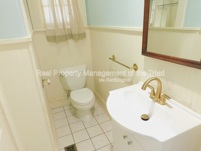 Building Photo - 1224 Glade St NW