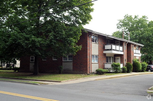 262-282 N Main St - Cadillac Manor