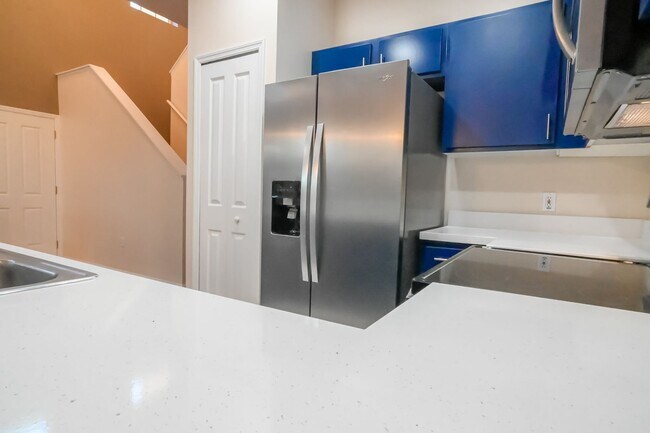 Building Photo - ~4/3~Monroe Circle~Woodwind Bay~Beautiful Town Home!