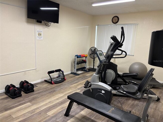 Building Photo - 1540 Glen Oaks Dr E