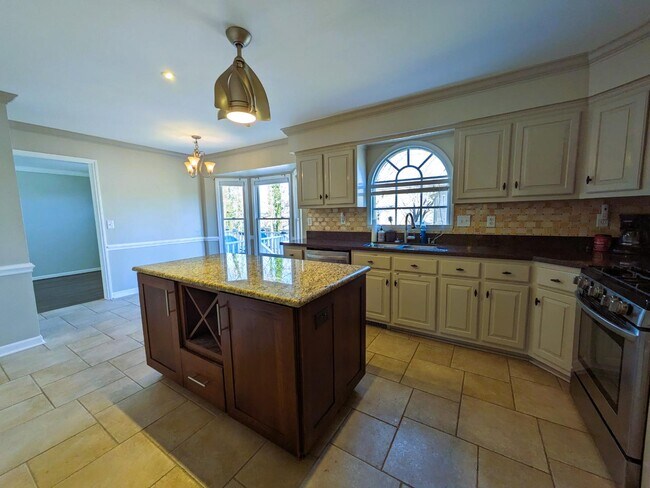 Building Photo - 417 Nichols Farm Dr
