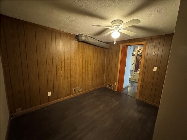 Building Photo - 556 Lamar Dr