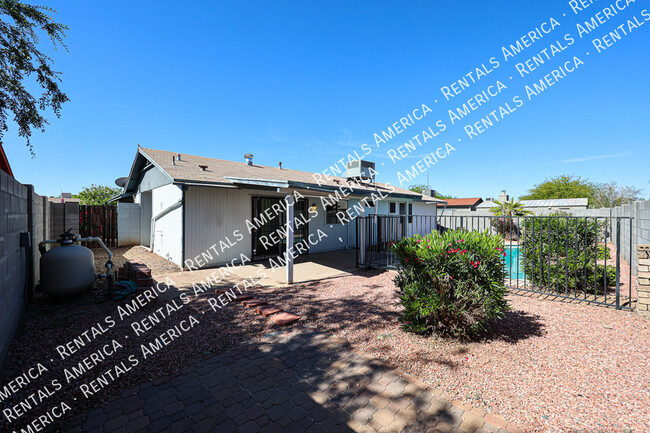 Building Photo - 1480 W Mohawk Ln
