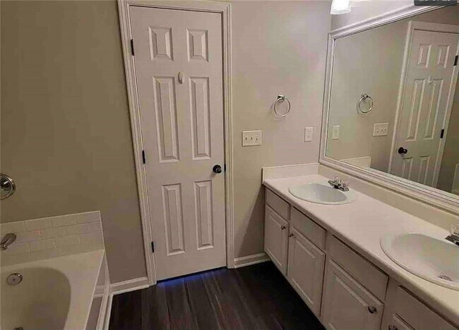 Building Photo - 255 Azalea Cir