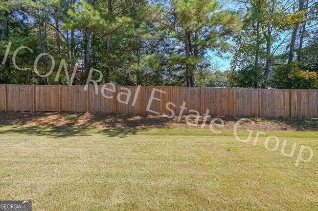 Building Photo - 124 Village Green Dr