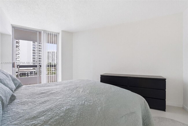 Building Photo - 19195 Mystic Pointe Dr