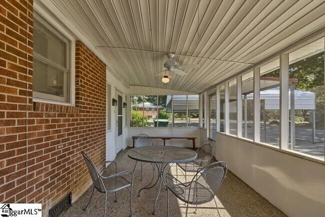 Building Photo - 414 Mapleton Dr