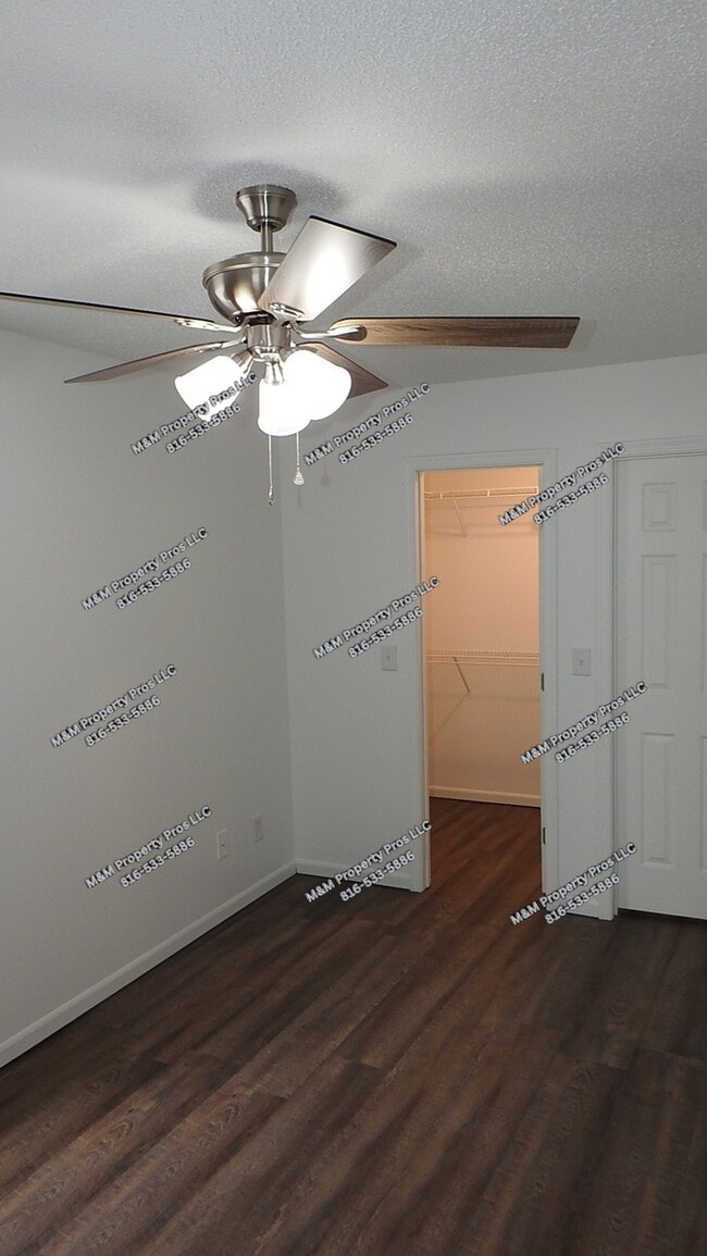 Building Photo - Adorable 2 bedrooms and 1 bath home located on N Drury Ave in Kansas City, MO