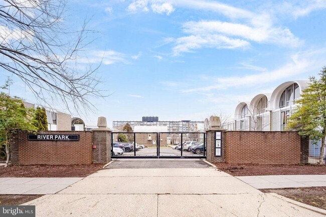 Building Photo - 302 N St SW