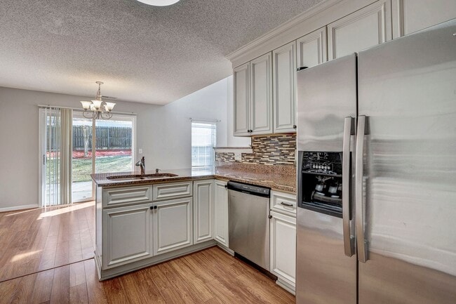 Building Photo - SINGLE FAMILY HOME- 3 Bedrooms 2.5 Baths