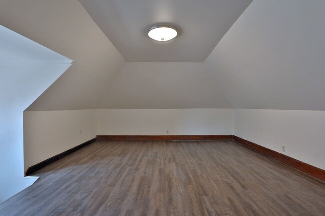 Building Photo - 122 Frambes Ave