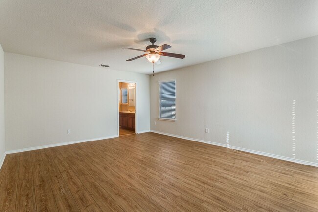 Building Photo - Ready for Rent!