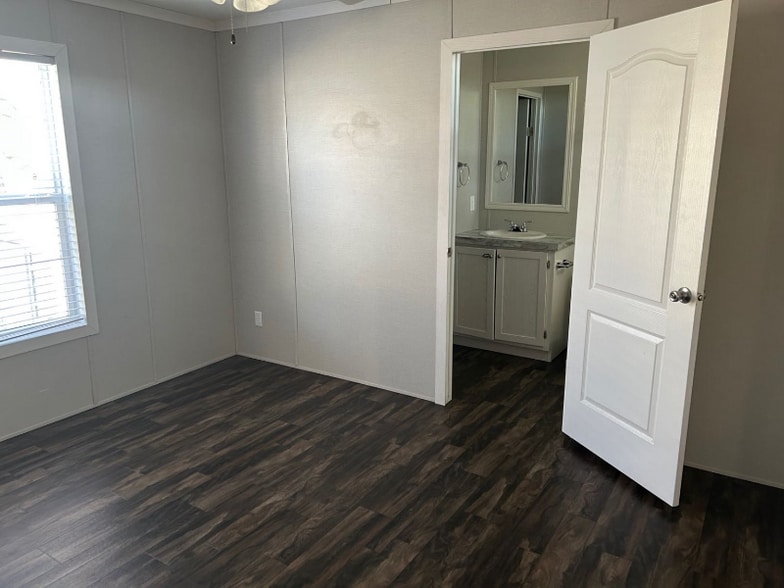 Building Photo - 1129 Morning Glory Cir