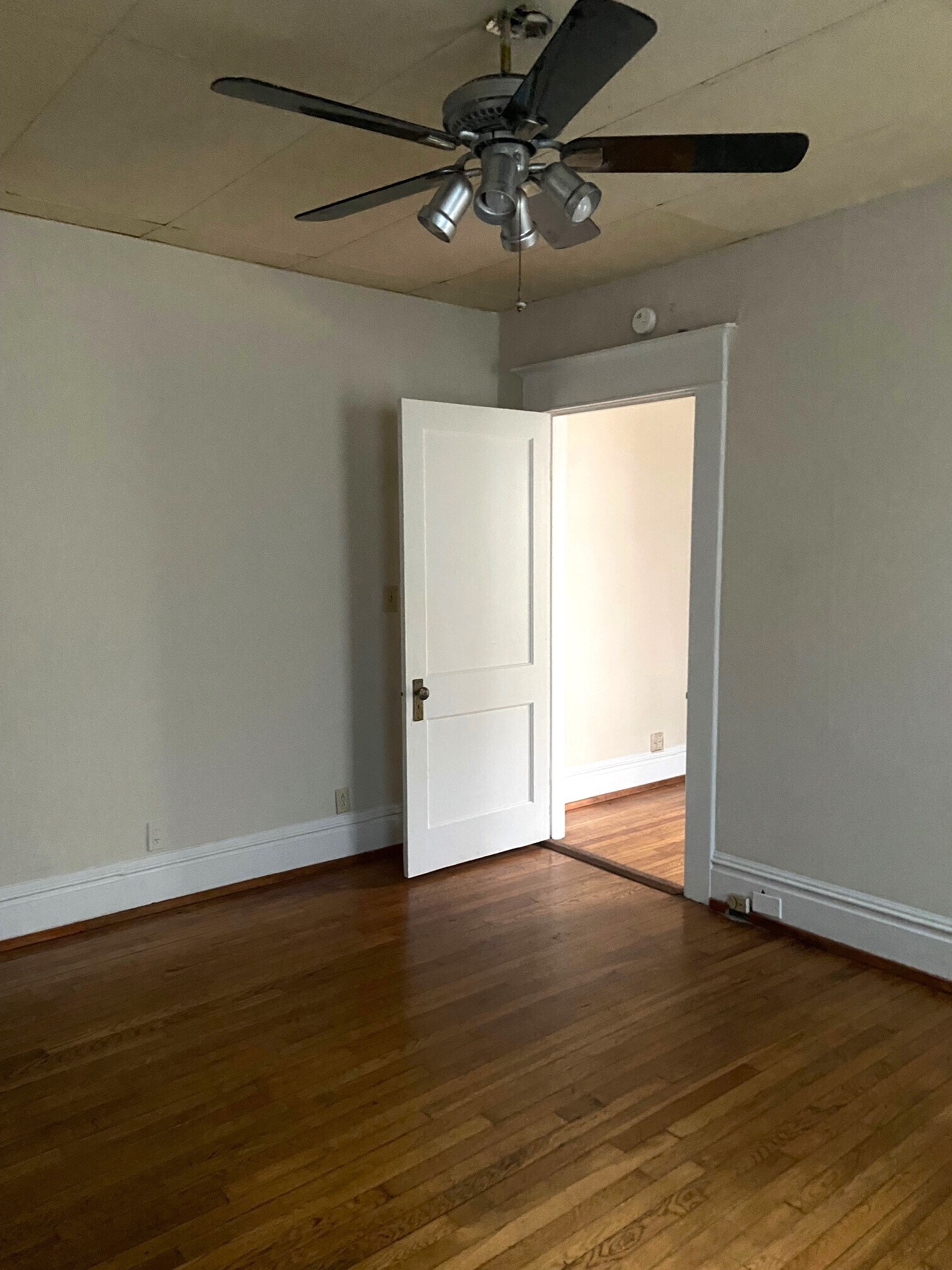 Building Photo - 1616 13th Pl S