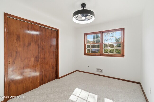 Building Photo - 218 Holly Ave